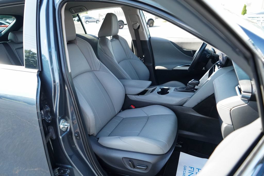 Used 2024 Toyota Venza Limited AWD/4WD image 12