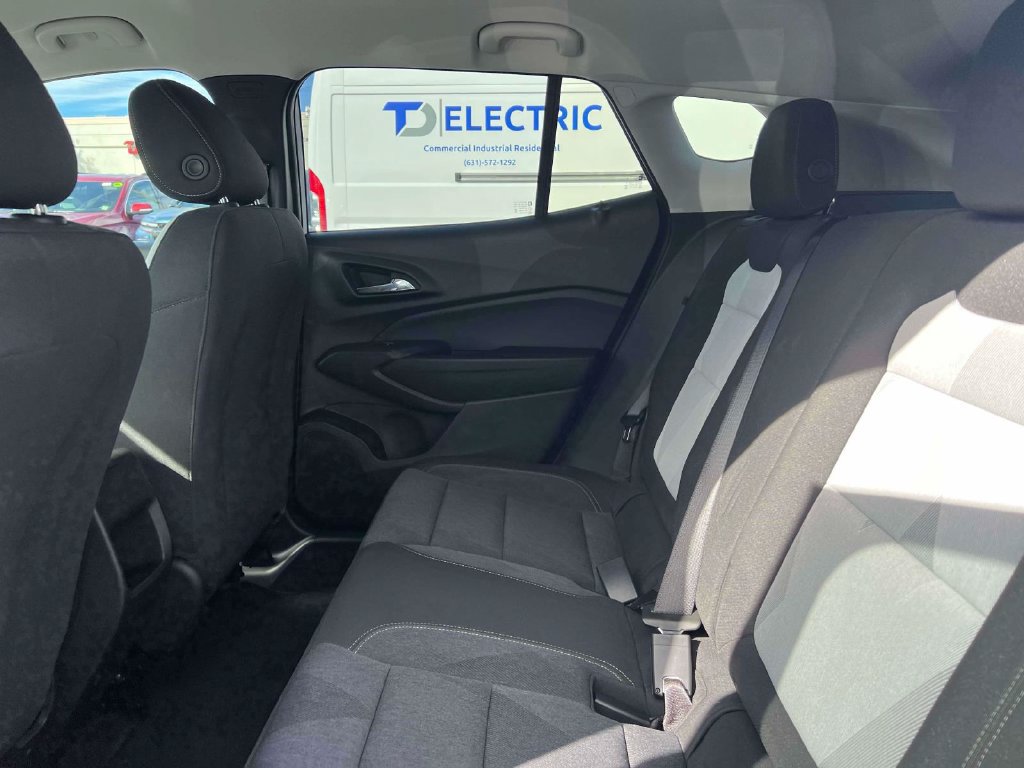 Used 2024 Chevrolet Trax LS w/ LS Convenience Package FWD image 10