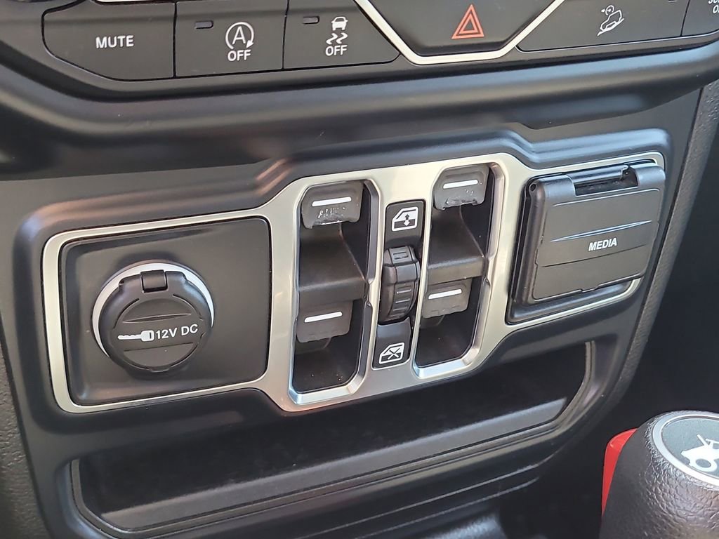 Used 2019 Jeep Wrangler Unlimited Sahara image 24