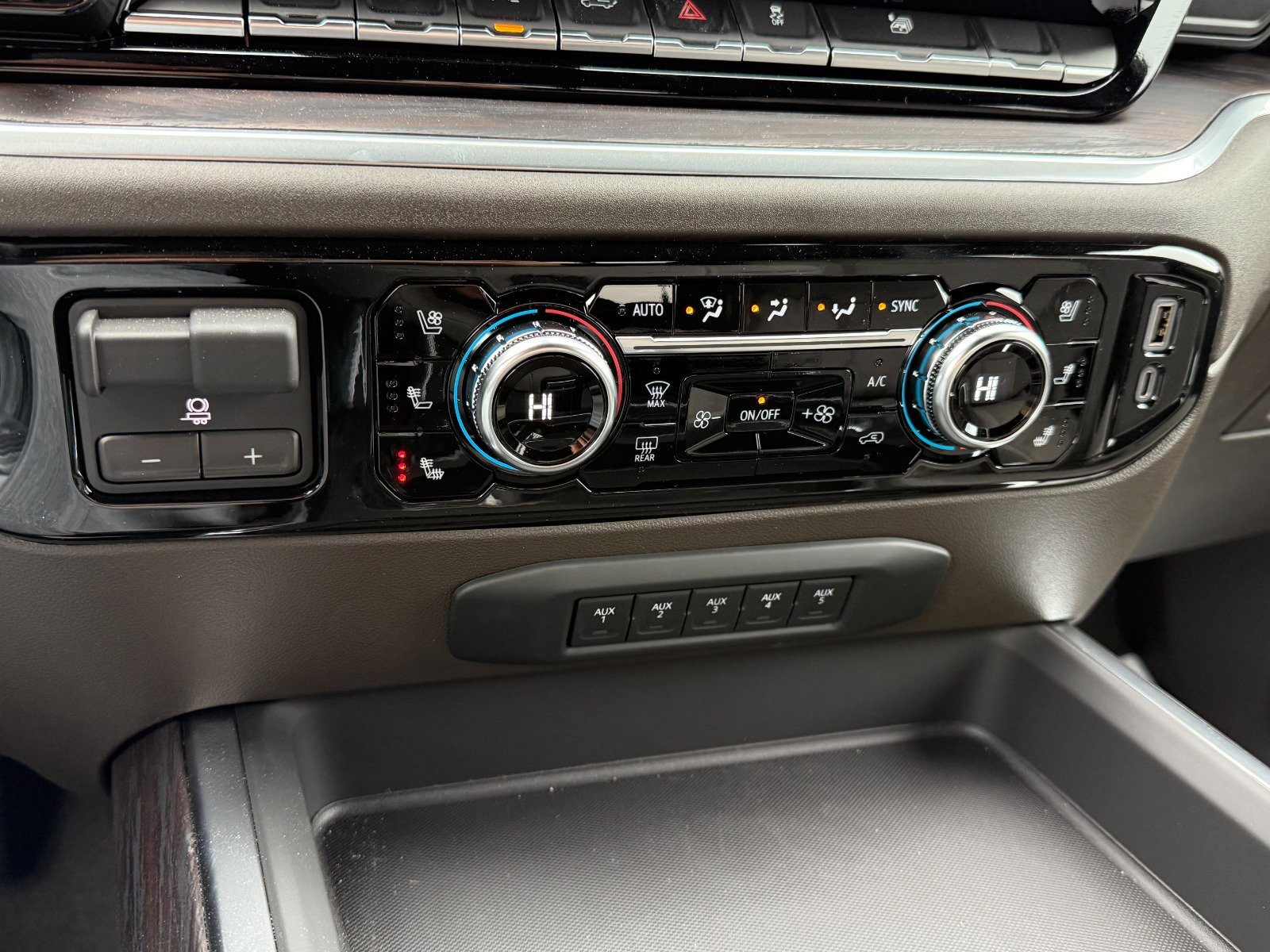 New 2026 GMC Sierra 2500 SLT w/ Max Trailering Package image 36