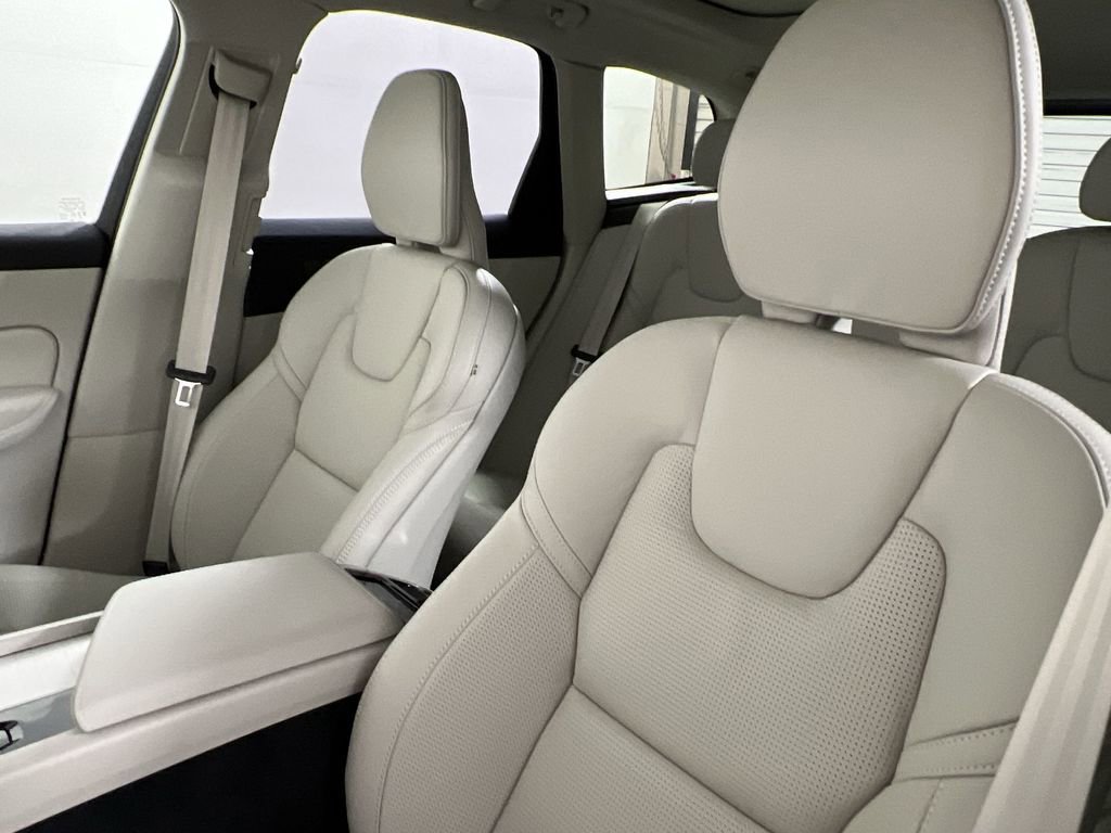 New 2026 Volvo XC60 B5 Ultra w/ Protection Package Premier image 12