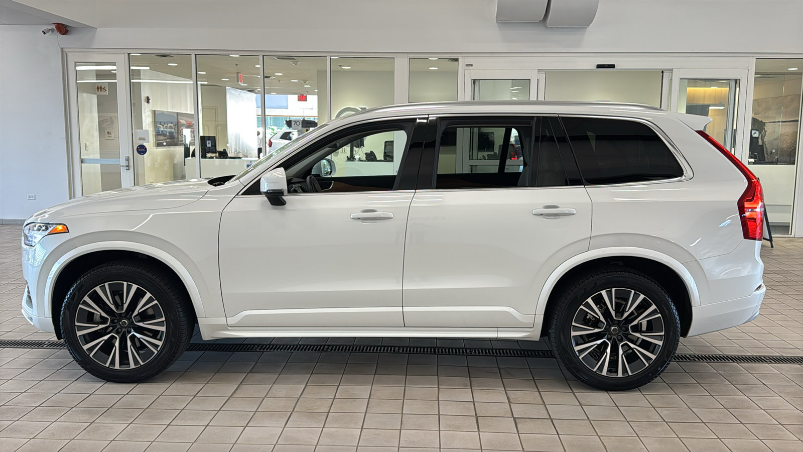 Used 2022 Volvo XC90 T6 Momentum w/ Advanced Package AWD/4WD image 8