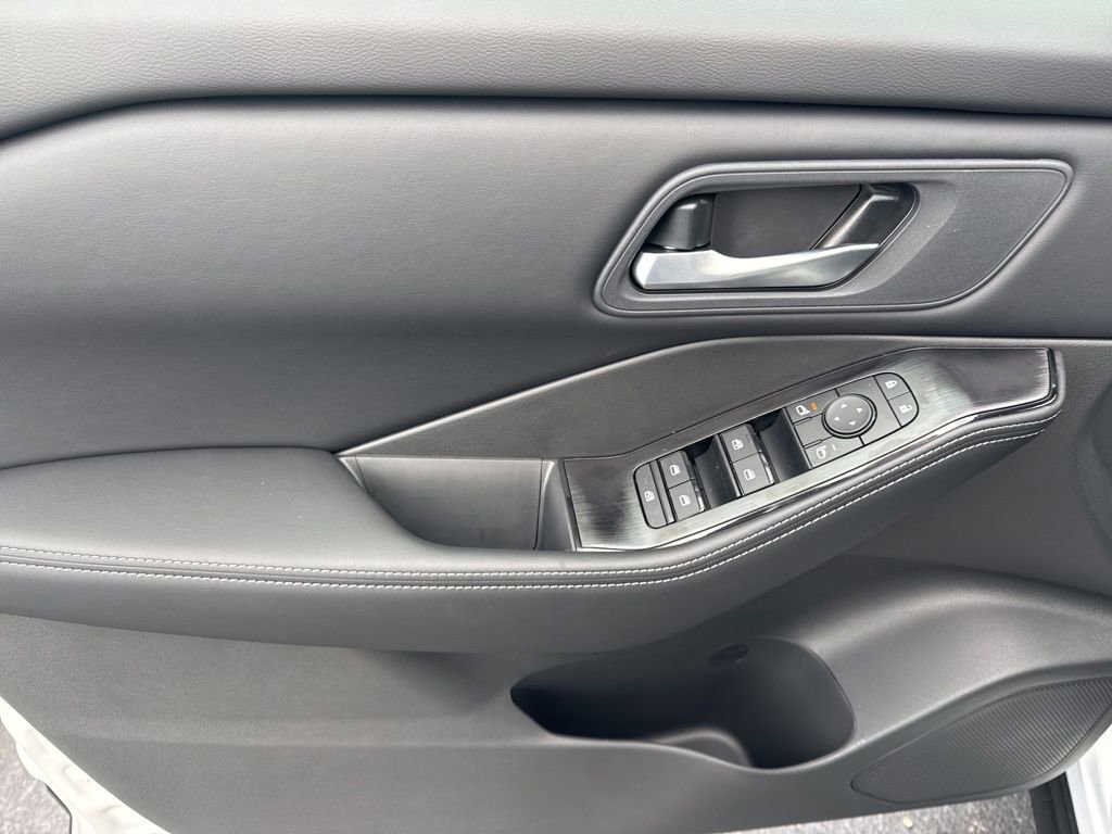 New 2026 Nissan Rogue SV FWD image 12