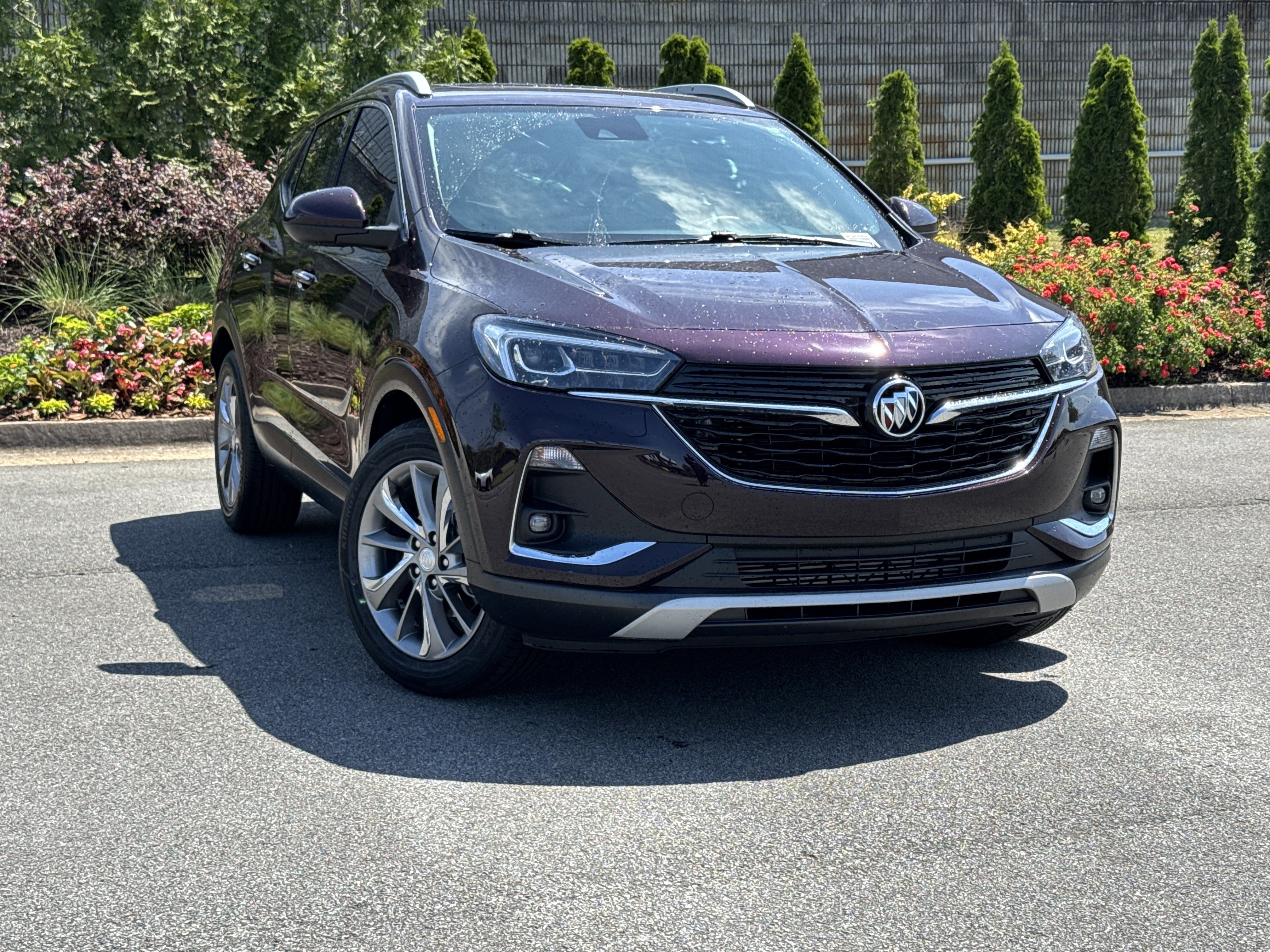 Used 2020 Buick Encore GX Essence w/ Experience Buick Package FWD image 2