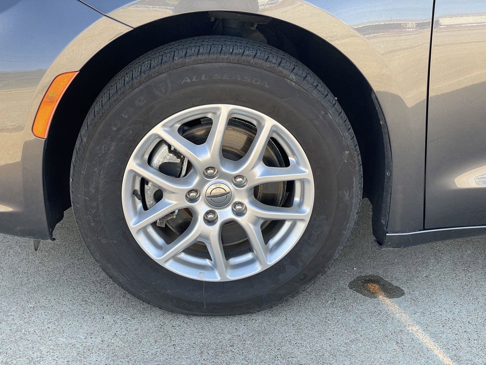 Used 2023 Chrysler Pacifica Touring-L image 53