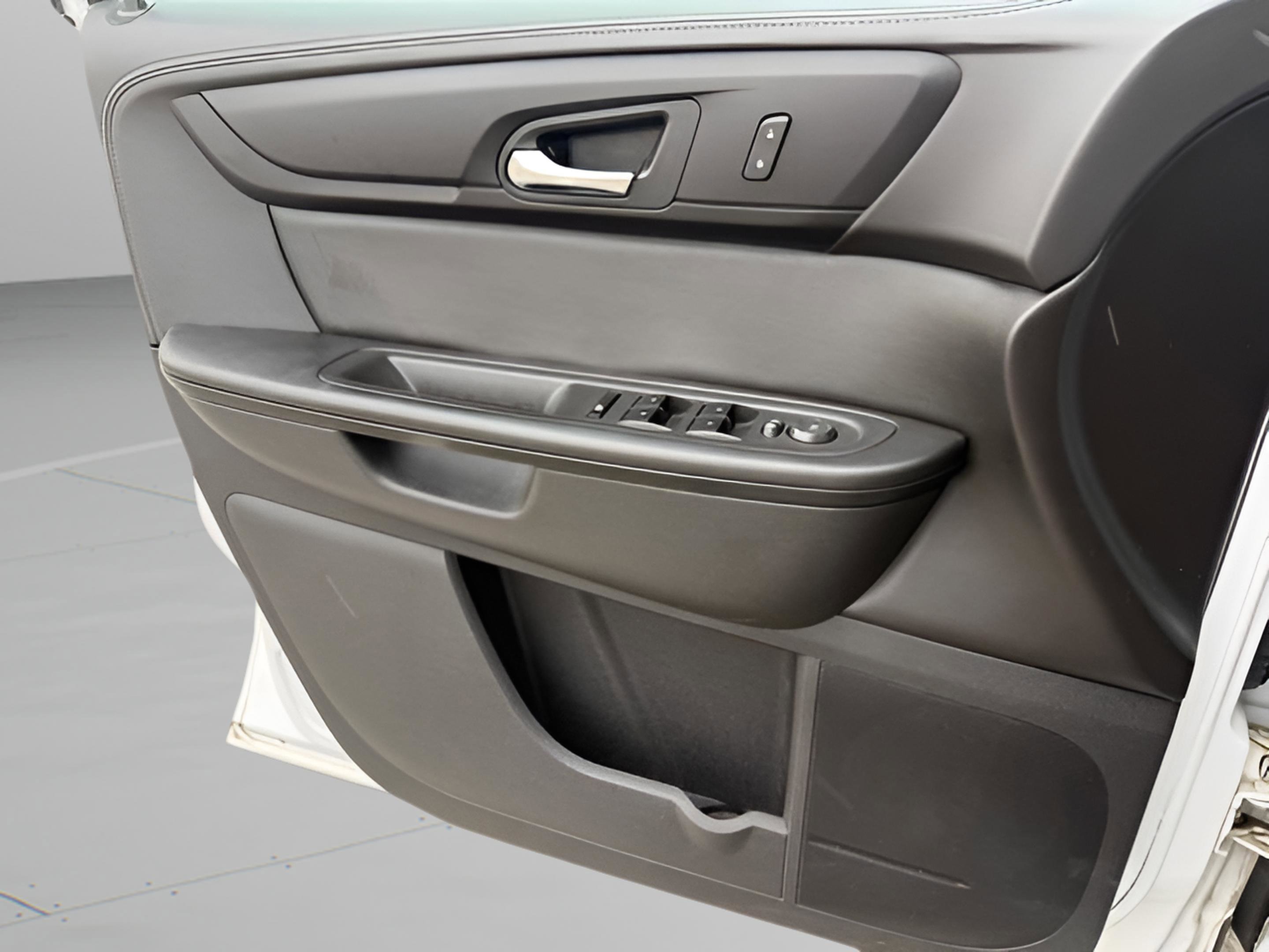 Used 2017 Chevrolet Traverse LT w/ Style and Technology Package FWD image 21