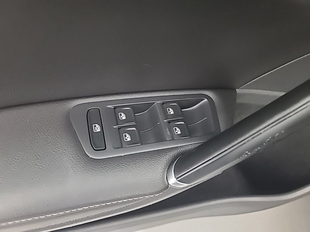 Used 2018 Volkswagen Golf SE FWD image 22