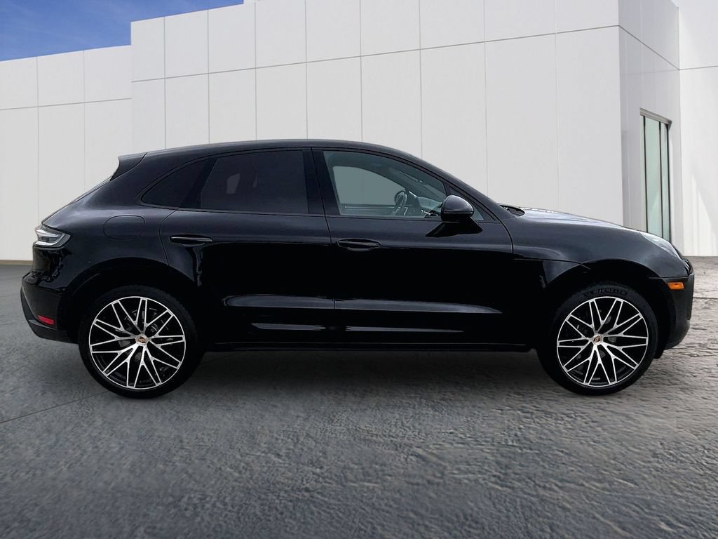 Certified 2025 Porsche Macan AWD/4WD image 8