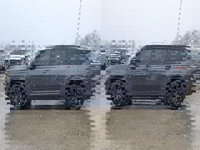 Used 2023 Jeep Grand Cherokee L Summit image 9