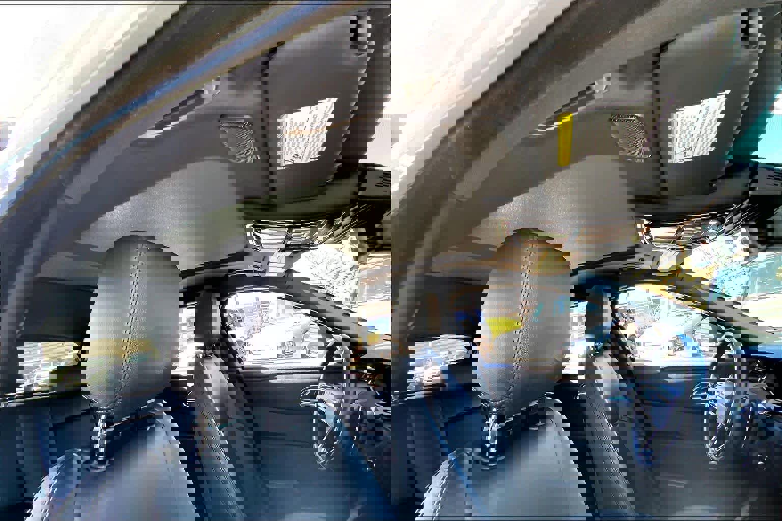 Certified 2025 Land Rover Range Rover Velar Dynamic SE image 12