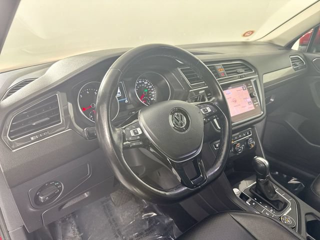 Used 2018 Volkswagen Tiguan SEL AWD/4WD image 23