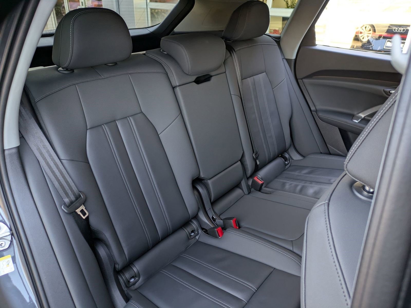 Used 2025 Audi Q5 Premium w/ Convenience Package image 28