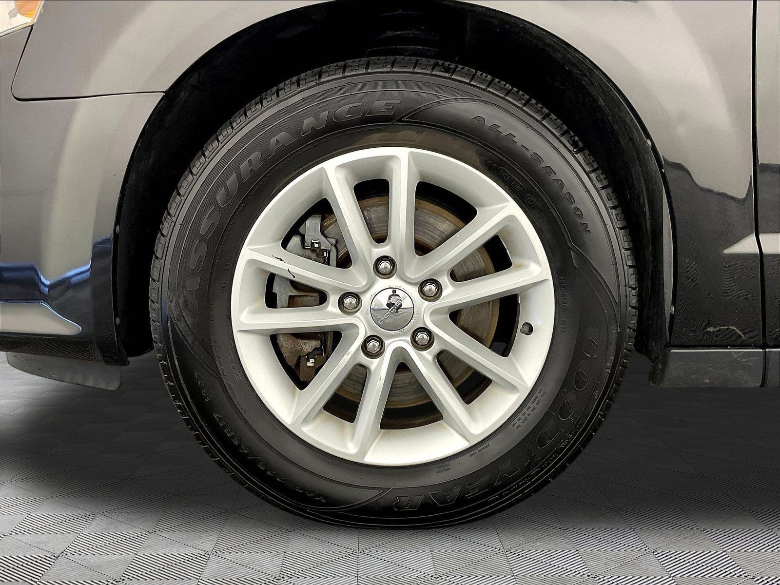 Used 2015 Dodge Grand Caravan SXT FWD image 32