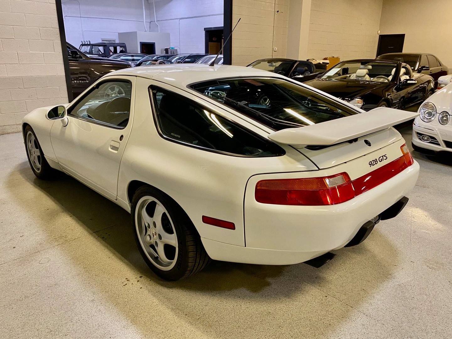Used 1994 Porsche 928 GTS RWD image 25