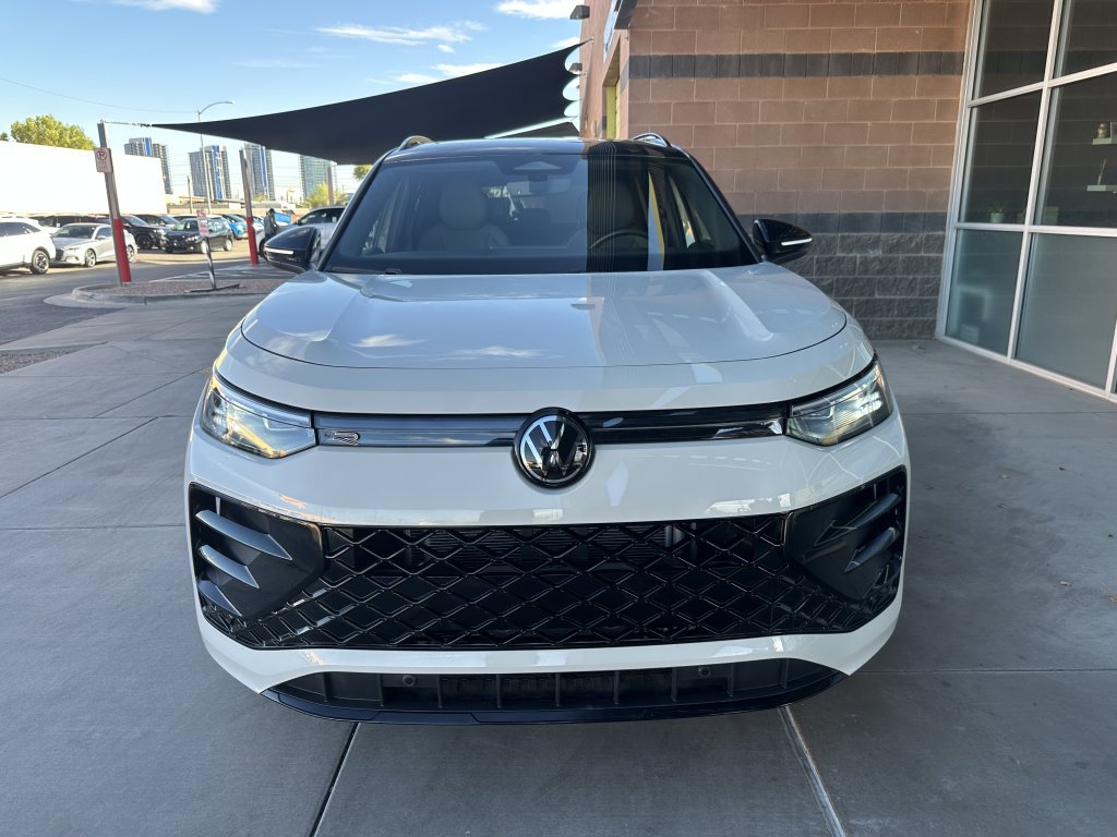 Used 2025 Volkswagen Tiguan SE R-Line AWD/4WD image 9