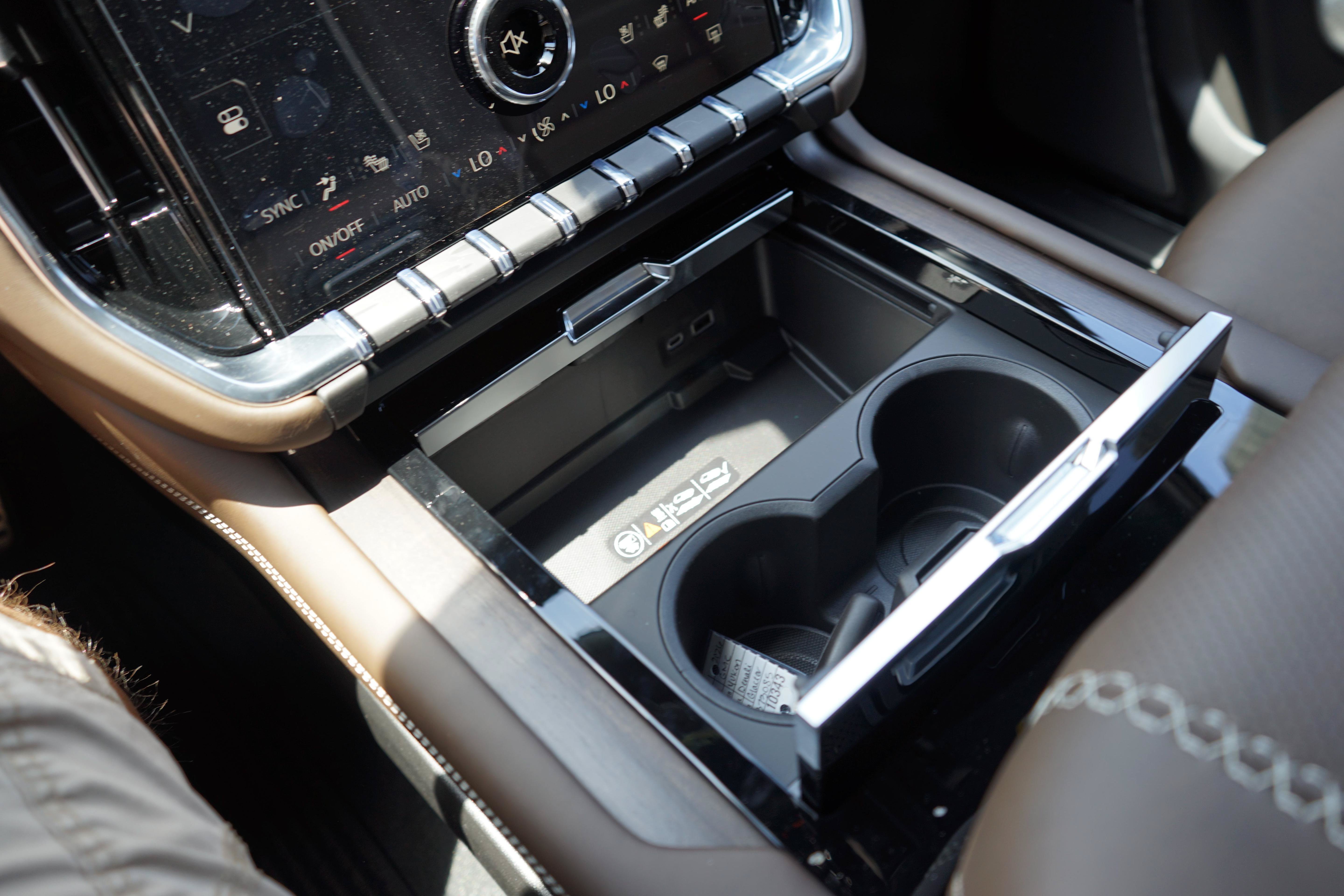 New 2026 GMC Yukon Denali Ultimate AWD/4WD image 70