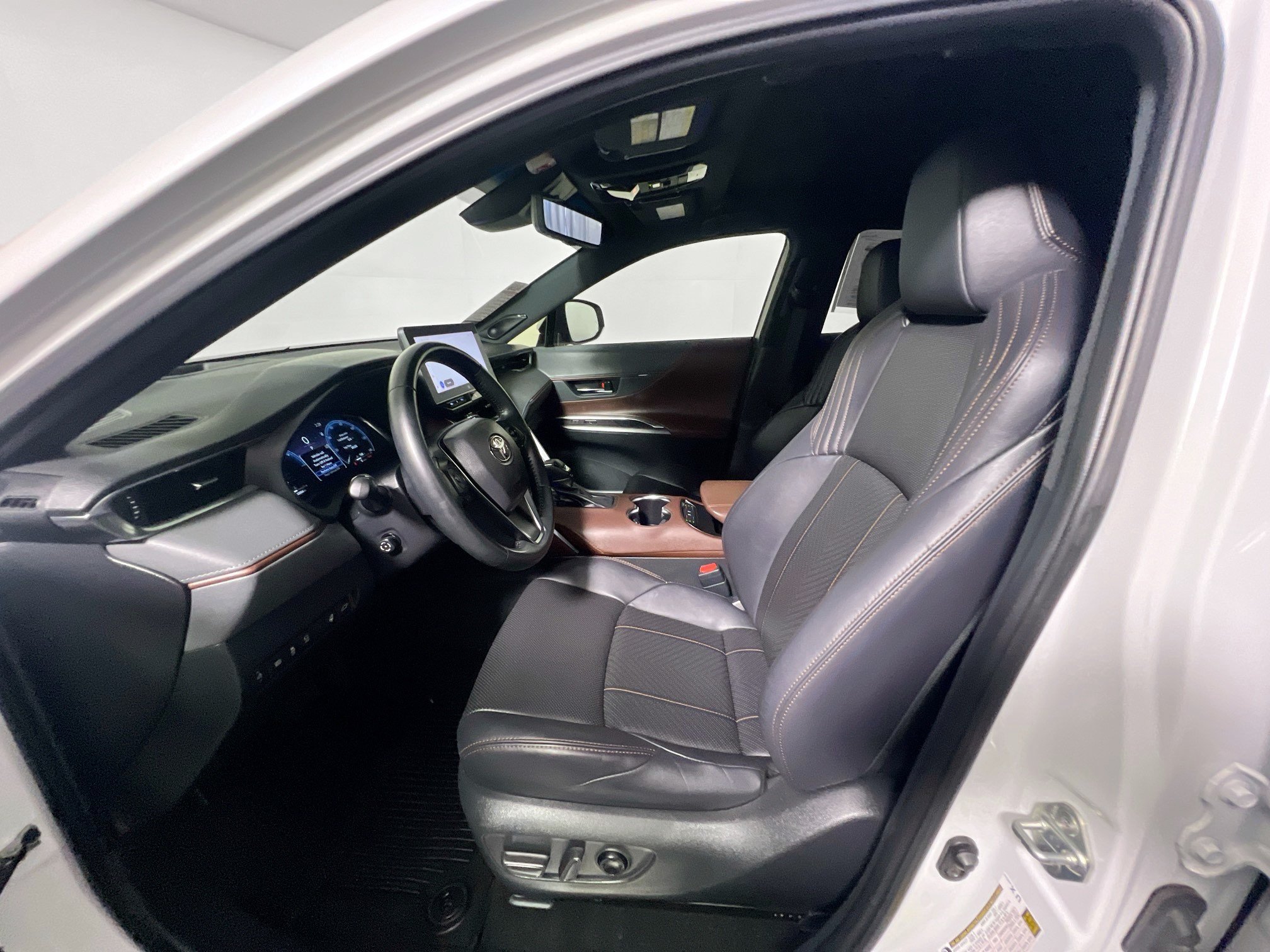 Used 2023 Toyota Venza Limited AWD/4WD image 14