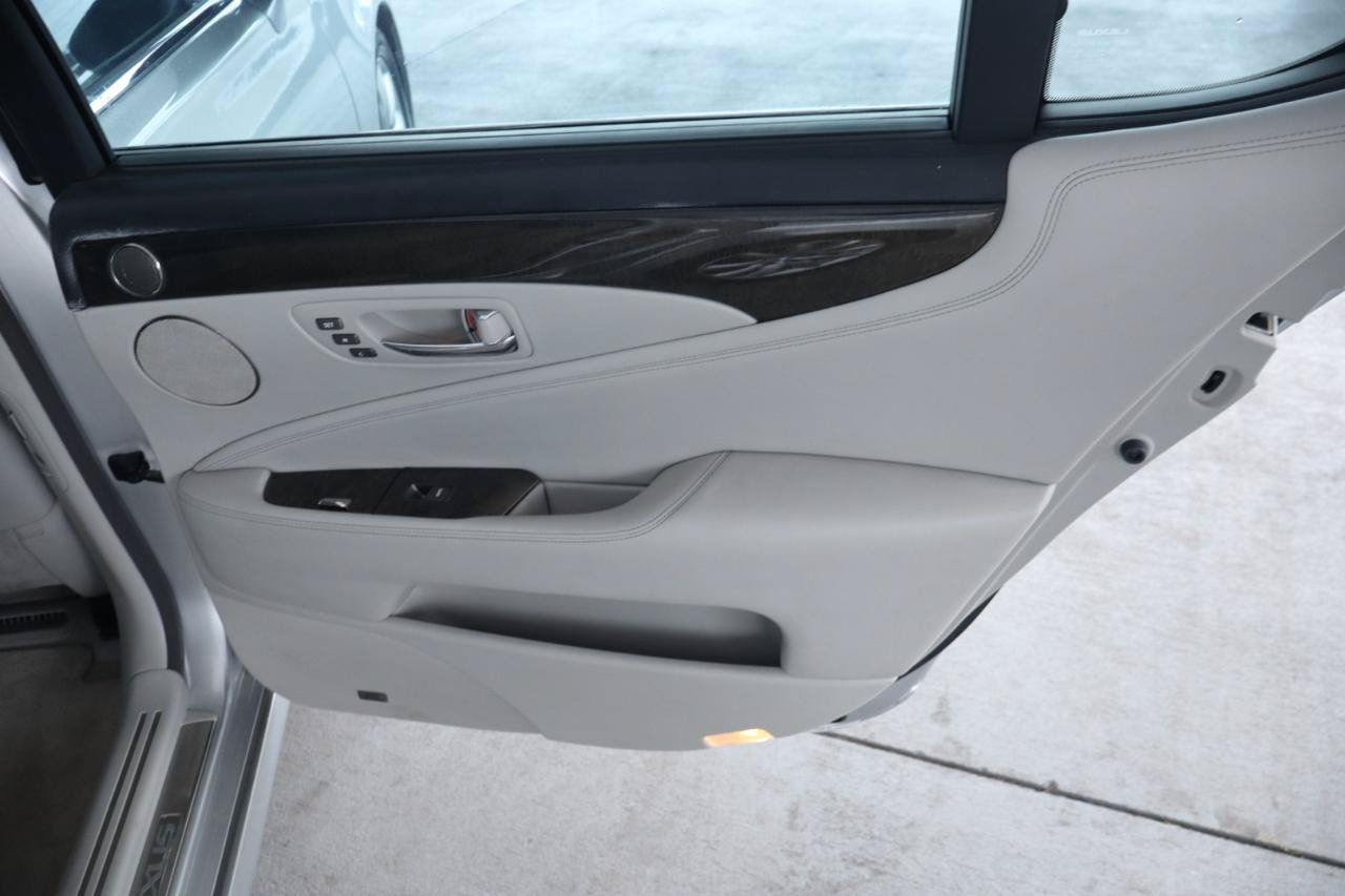 Used 2007 Lexus LS 460 L RWD image 38