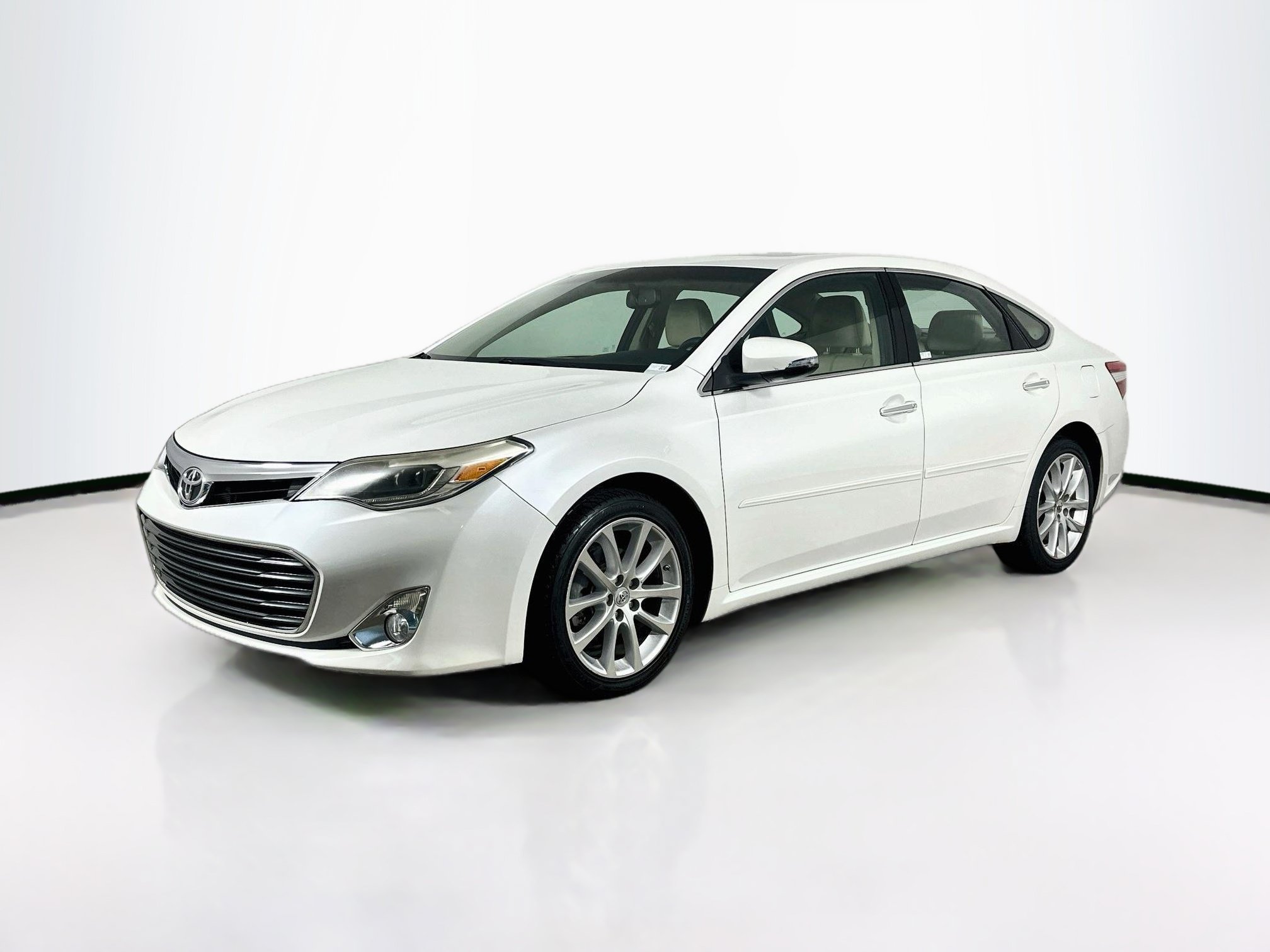 Used 2013 Toyota Avalon Limited FWD image 3
