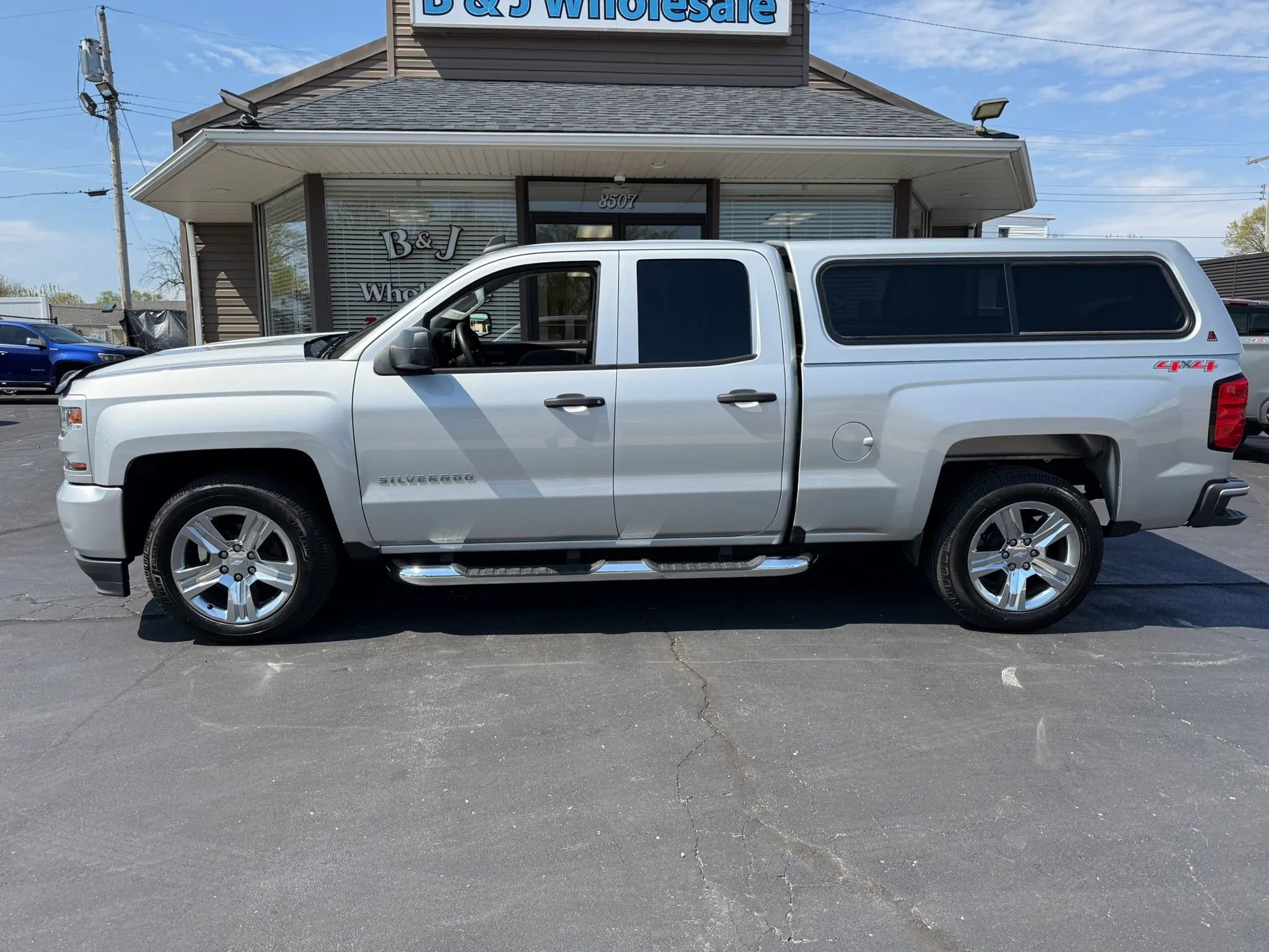 Used 2017 Chevrolet Silverado 1500 Custom w/ Custom Convenience Package AWD/4WD image 2
