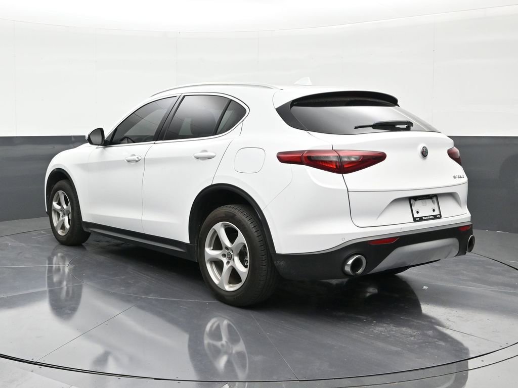 Used 2020 Alfa Romeo Stelvio RWD image 3
