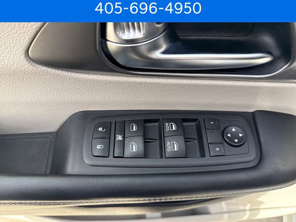 Used 2022 Chrysler Pacifica Touring-L image 23