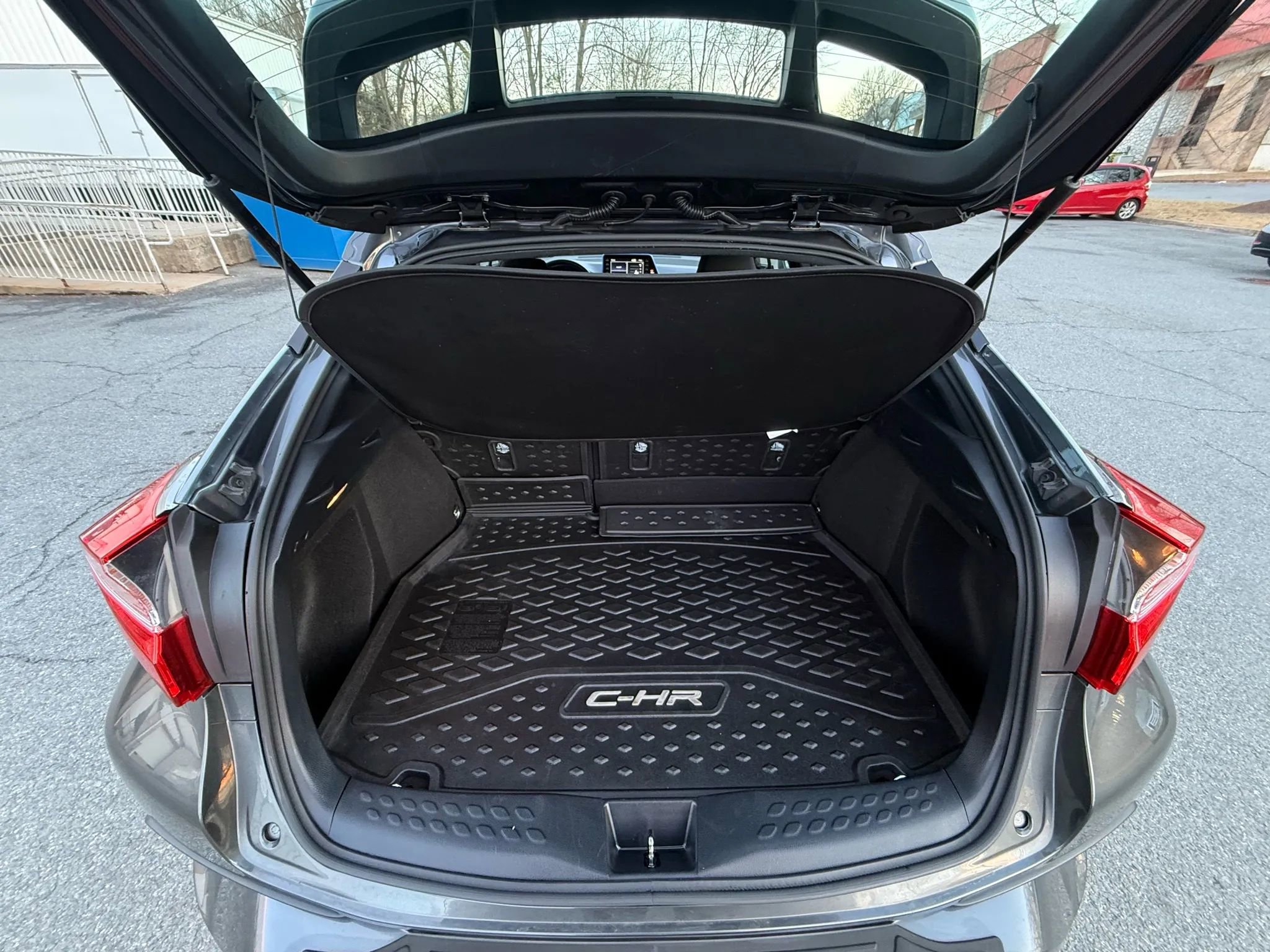 Used 2022 Toyota C-HR XLE image 13