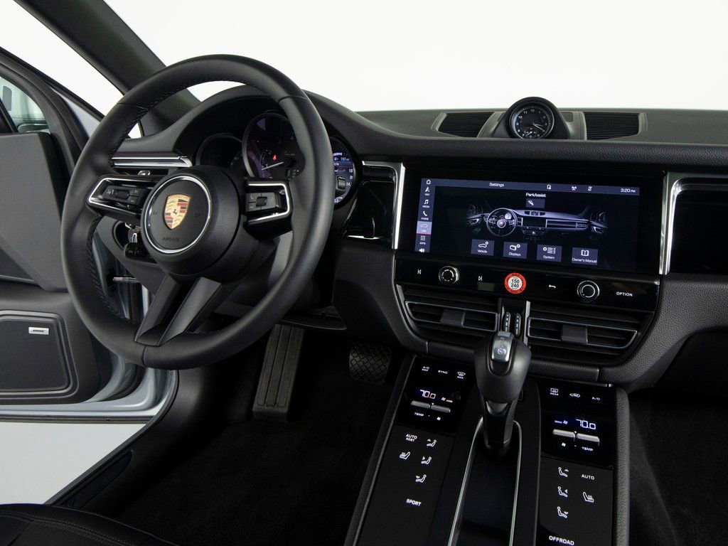 Certified 2025 Porsche Macan image 29