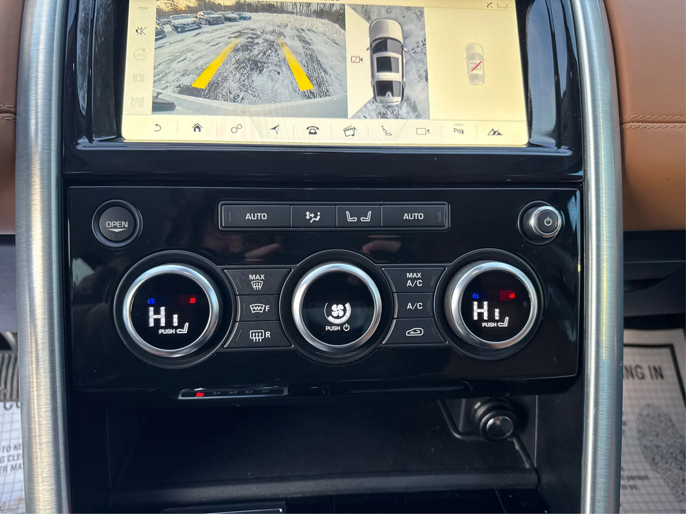 Used 2018 Land Rover Discovery HSE Luxury image 30