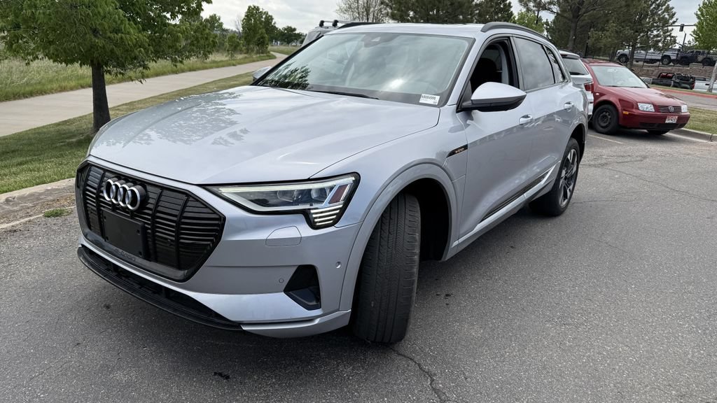 Used 2022 Audi e-tron Premium w/ Convenience Plus Package AWD/4WD image 2