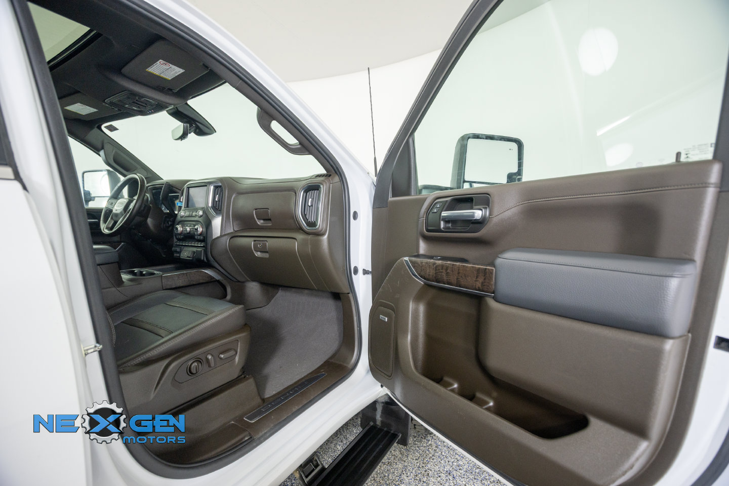 Used 2023 GMC Sierra 2500 Denali w/ Denali Ultimate Package AWD/4WD image 43