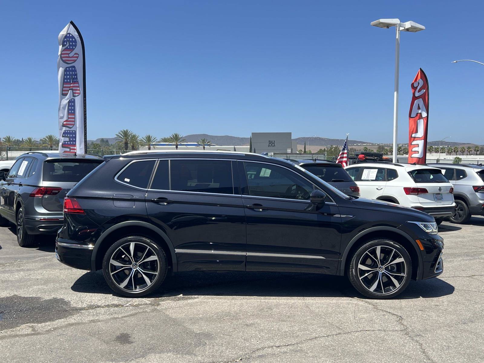 Certified 2024 Volkswagen Tiguan SEL R-Line AWD/4WD image 28