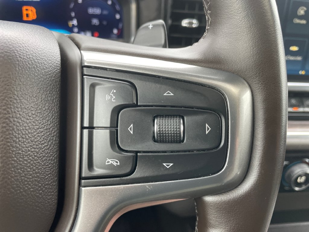 Used 2025 Chevrolet Silverado 1500 LTZ AWD/4WD image 24