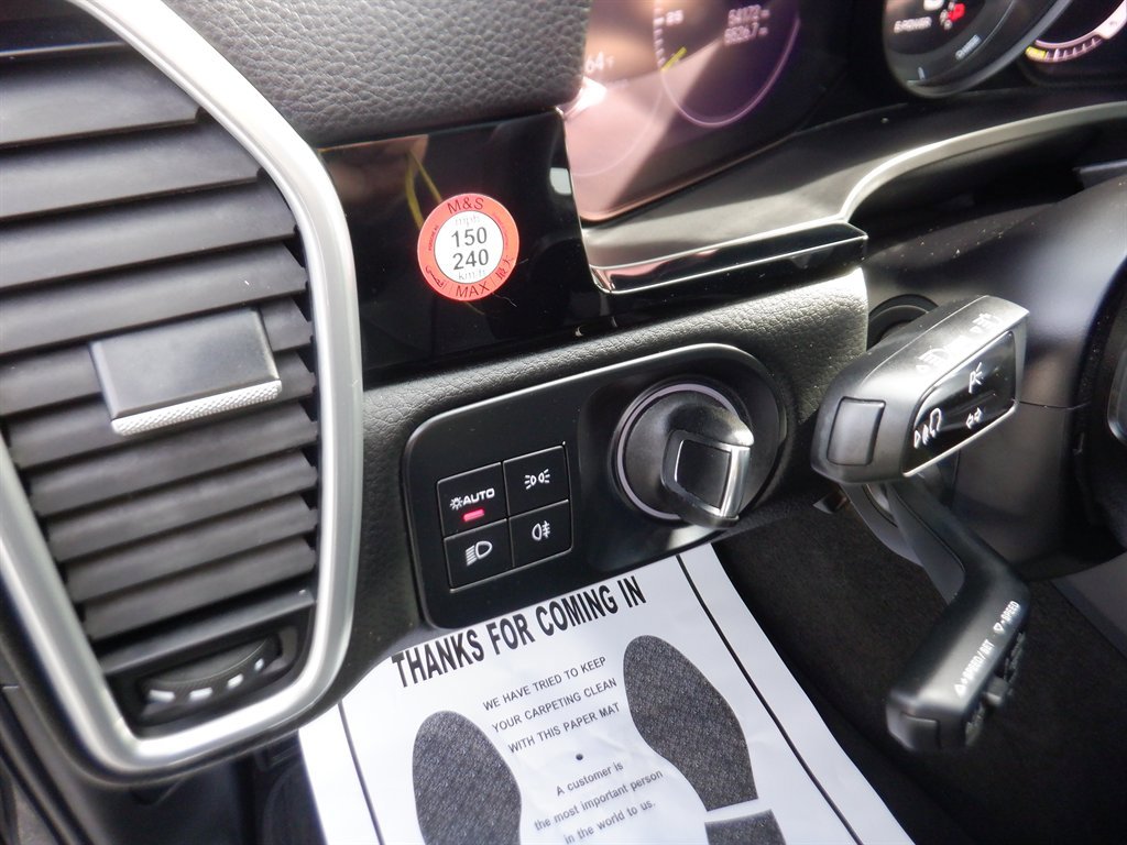 Used 2023 Porsche Cayenne Platinum Edition image 19