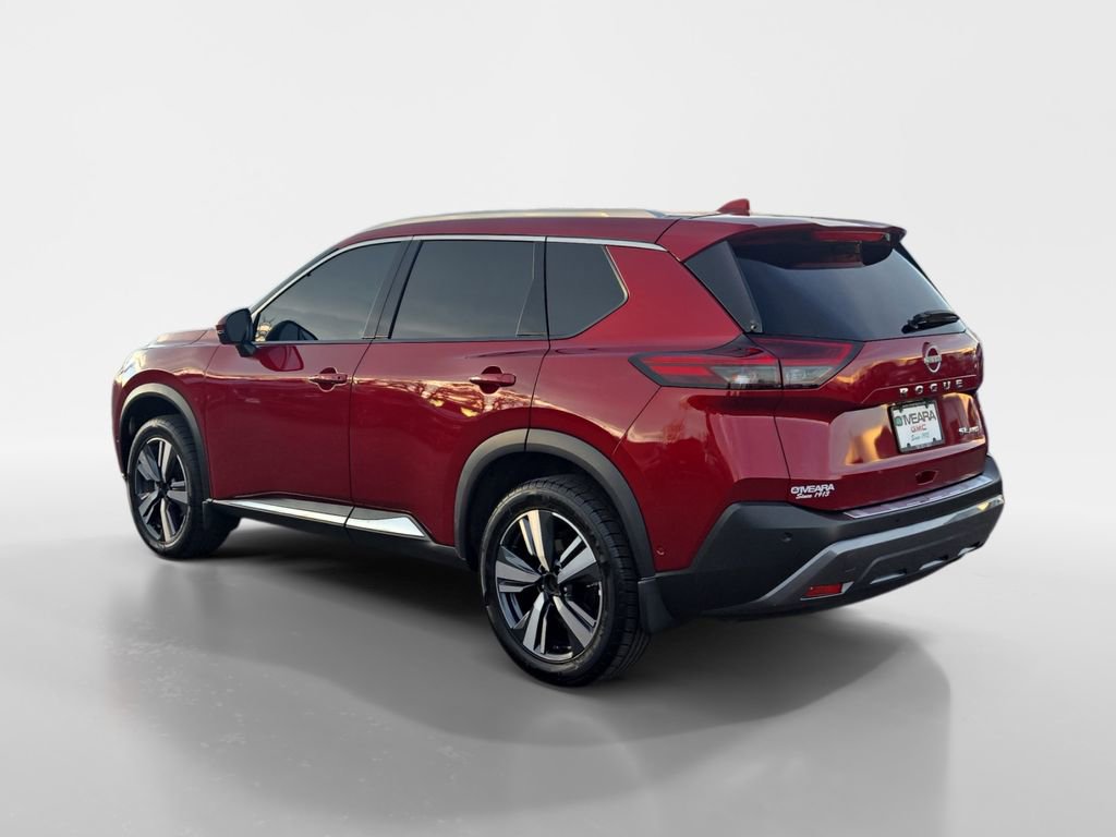 Used 2023 Nissan Rogue SL w/ SL Premium Package image 3