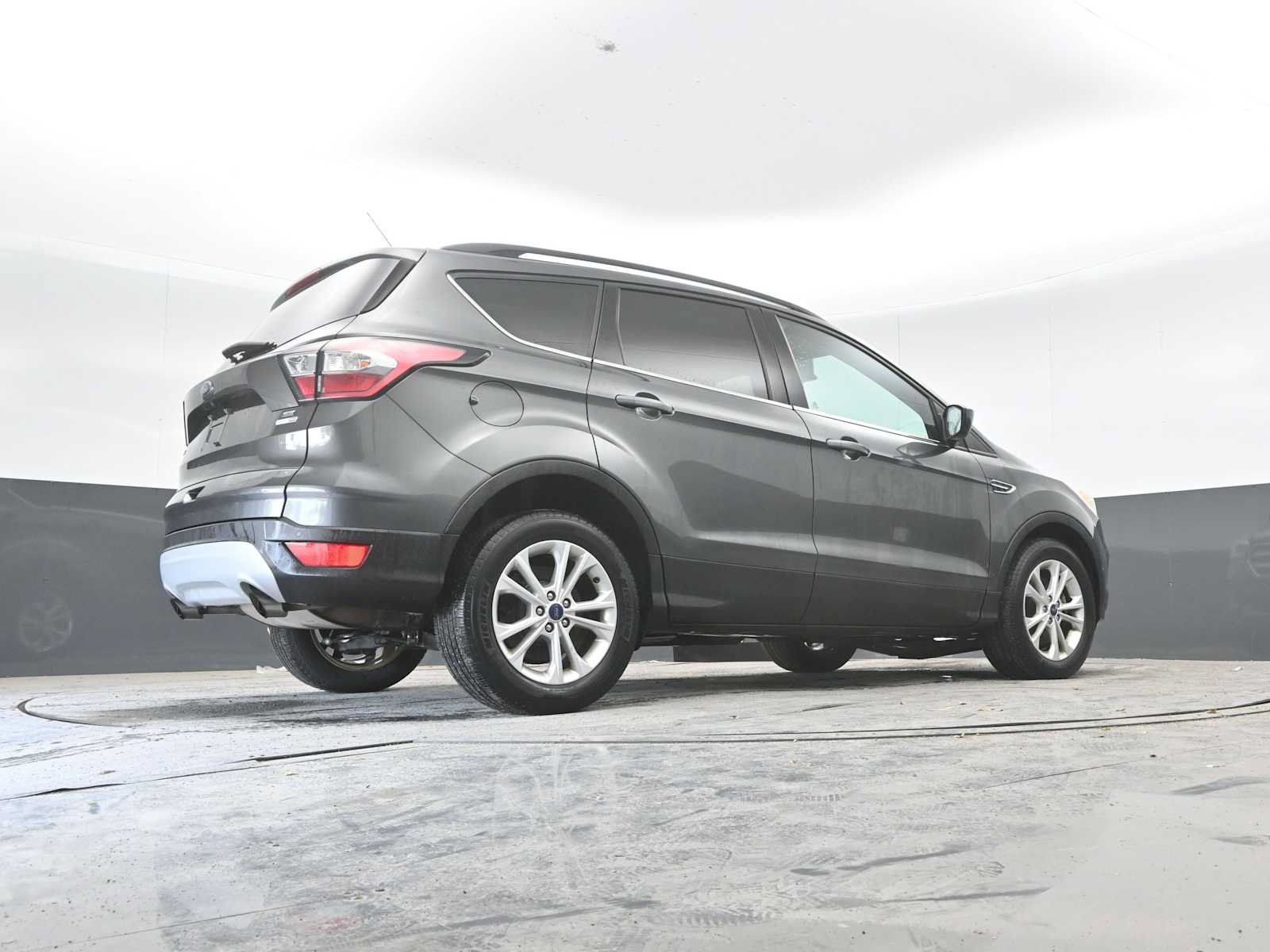 Used 2017 Ford Escape SE w/ Equipment Group 201A AWD/4WD image 34