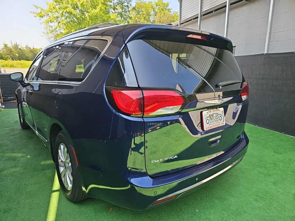 Used 2018 Chrysler Pacifica Touring-L Plus w/ Advanced Safetytec Group FWD image 6