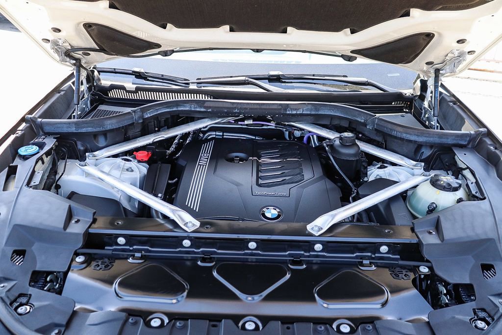 Used 2023 BMW X6 xDrive40i w/ M Sport Package AWD/4WD image 31