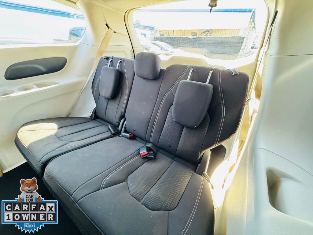 Used 2020 Chrysler Voyager L image 14
