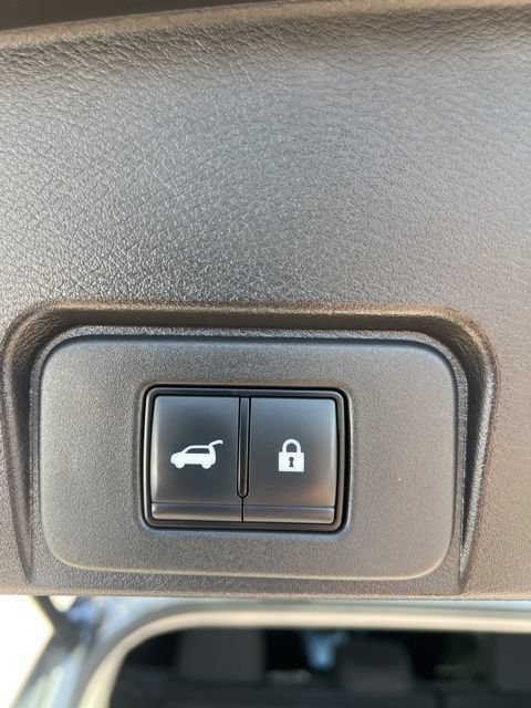 Used 2025 Nissan Rogue SV FWD image 31