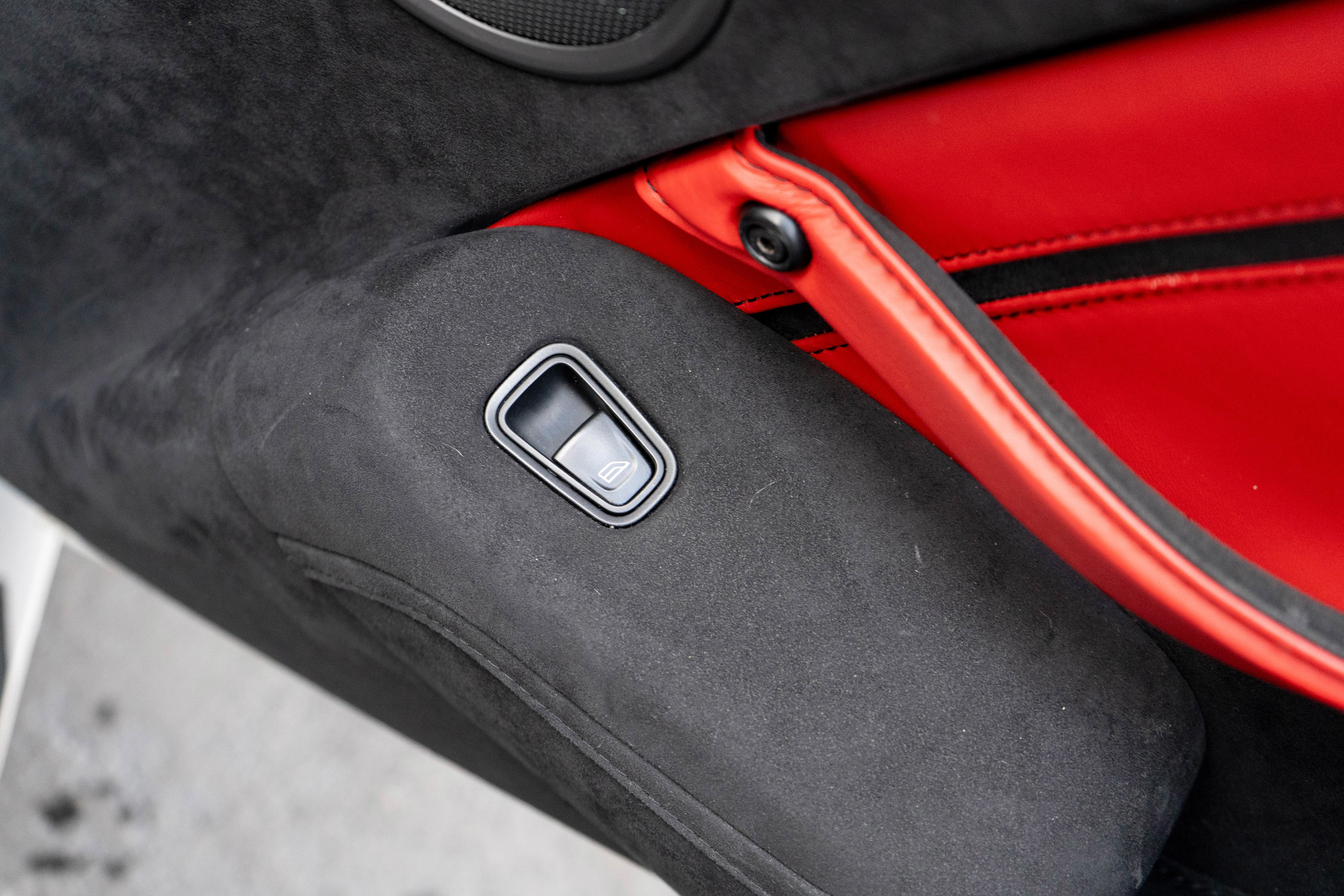 Used 2020 Aston Martin V8 Vantage Coupe image 28