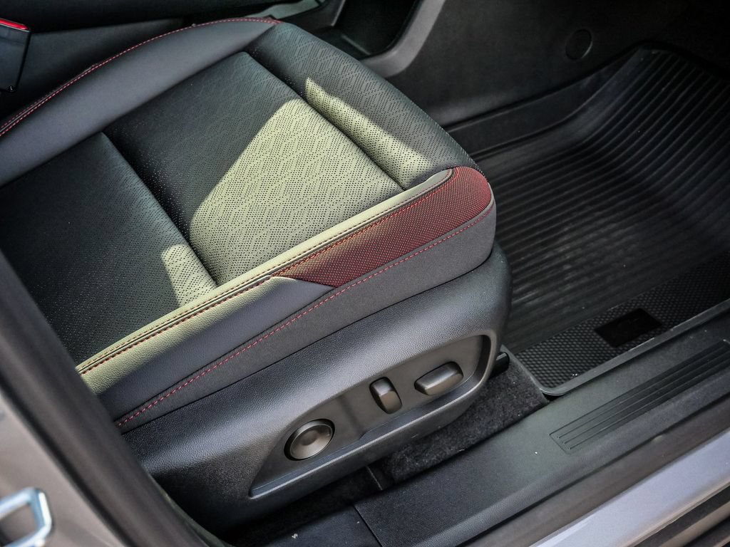 New 2027 Chevrolet Equinox RS w/ Safety and Technology Package FWD image 15