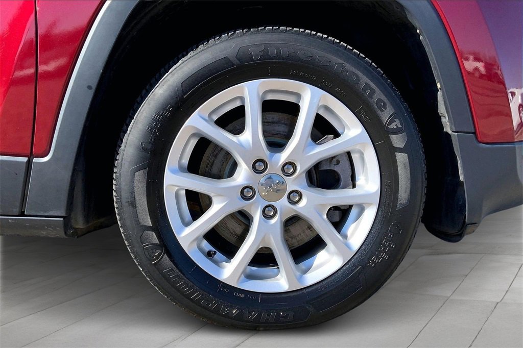 Used 2016 Jeep Cherokee Latitude w/ Comfort & Sound Group image 32