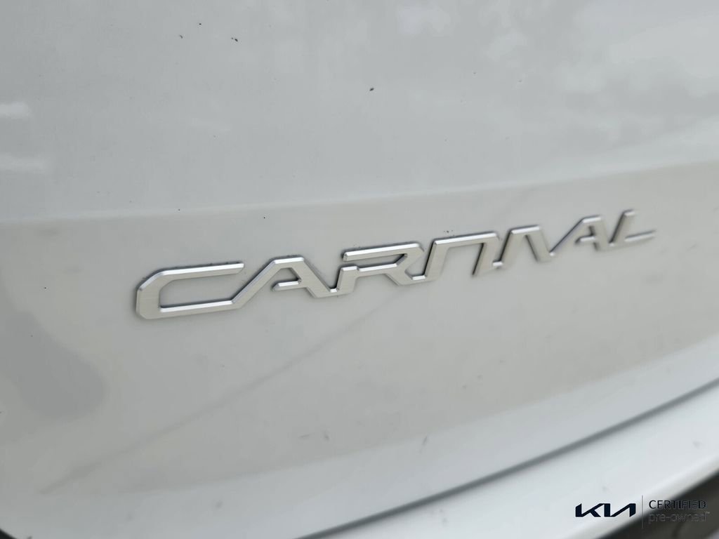 Used 2023 Kia Carnival LX FWD image 14