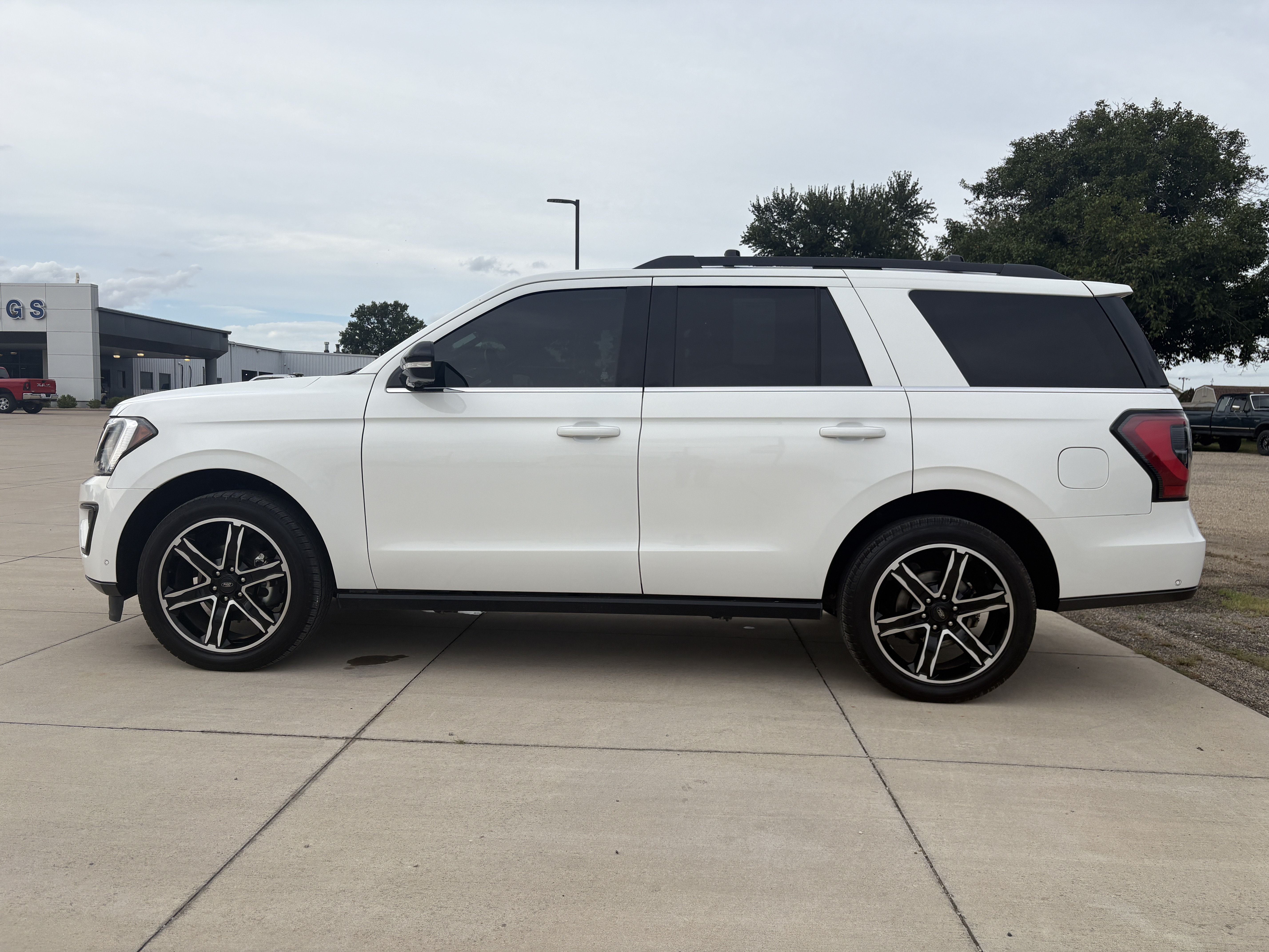Used 2021 Ford Expedition Limited AWD/4WD image 8