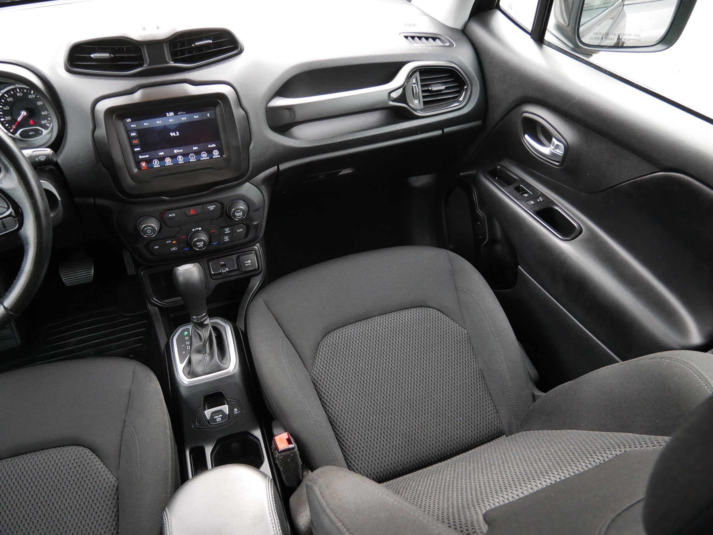 Used 2018 Jeep Renegade Altitude FWD image 11