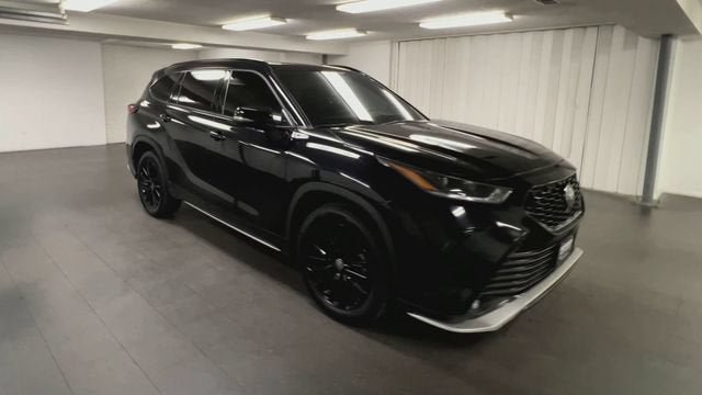 Used 2024 Toyota Highlander XSE AWD/4WD image 2