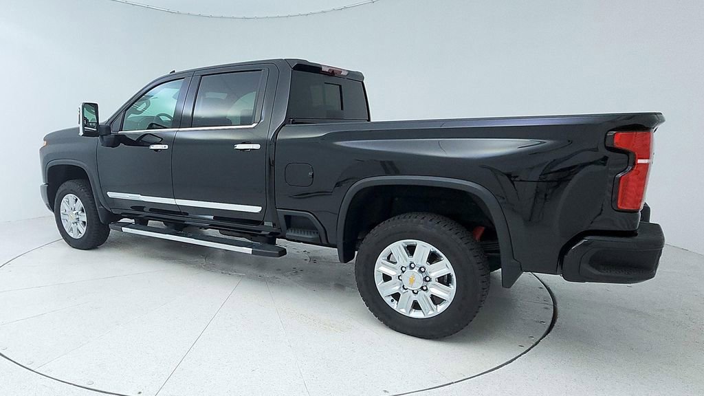 Used 2024 Chevrolet Silverado 2500 High Country w/ Technology Package AWD/4WD image 5