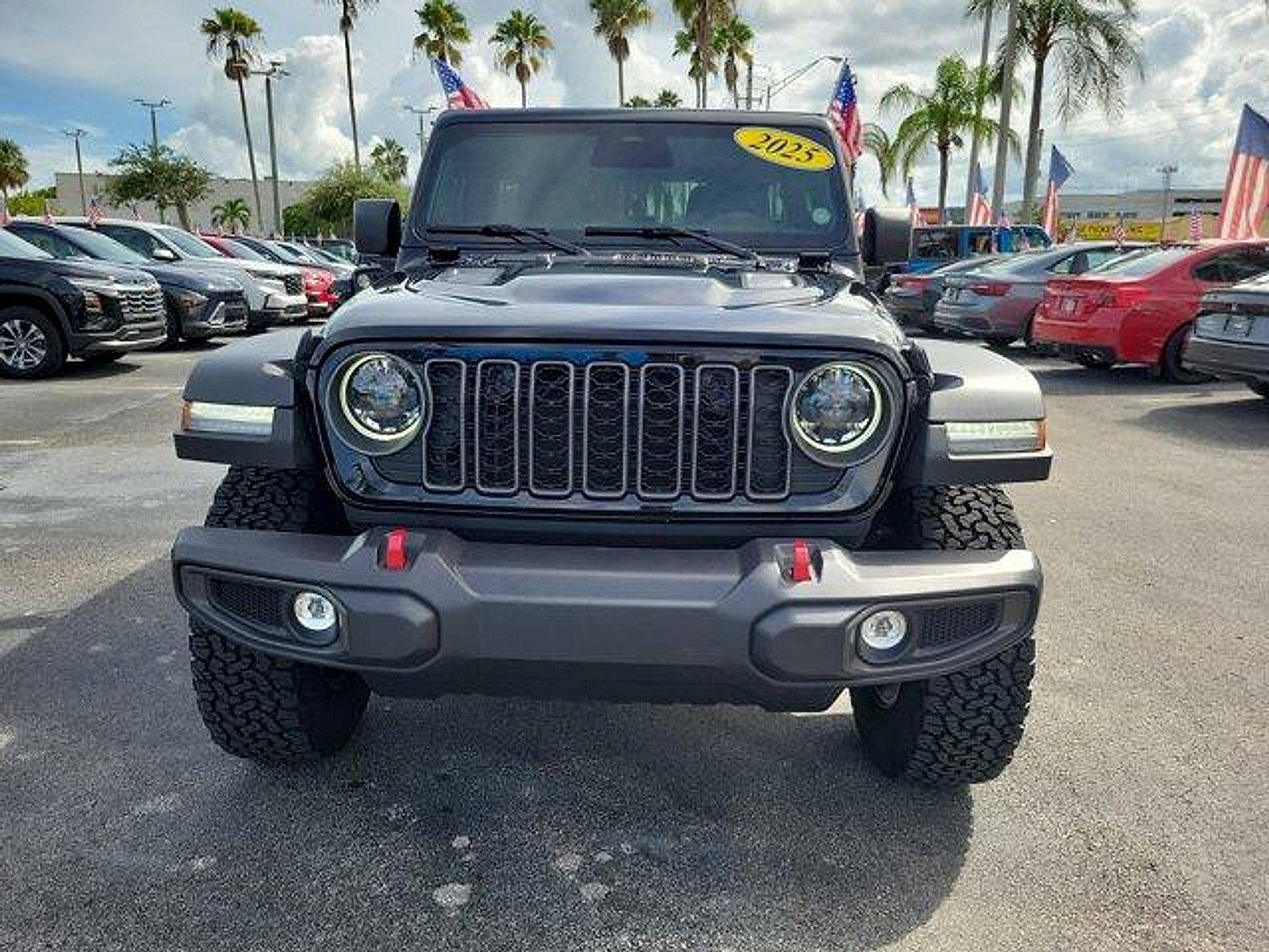 Used 2025 Jeep Wrangler Unlimited Rubicon w/ Convenience Group AWD/4WD image 2