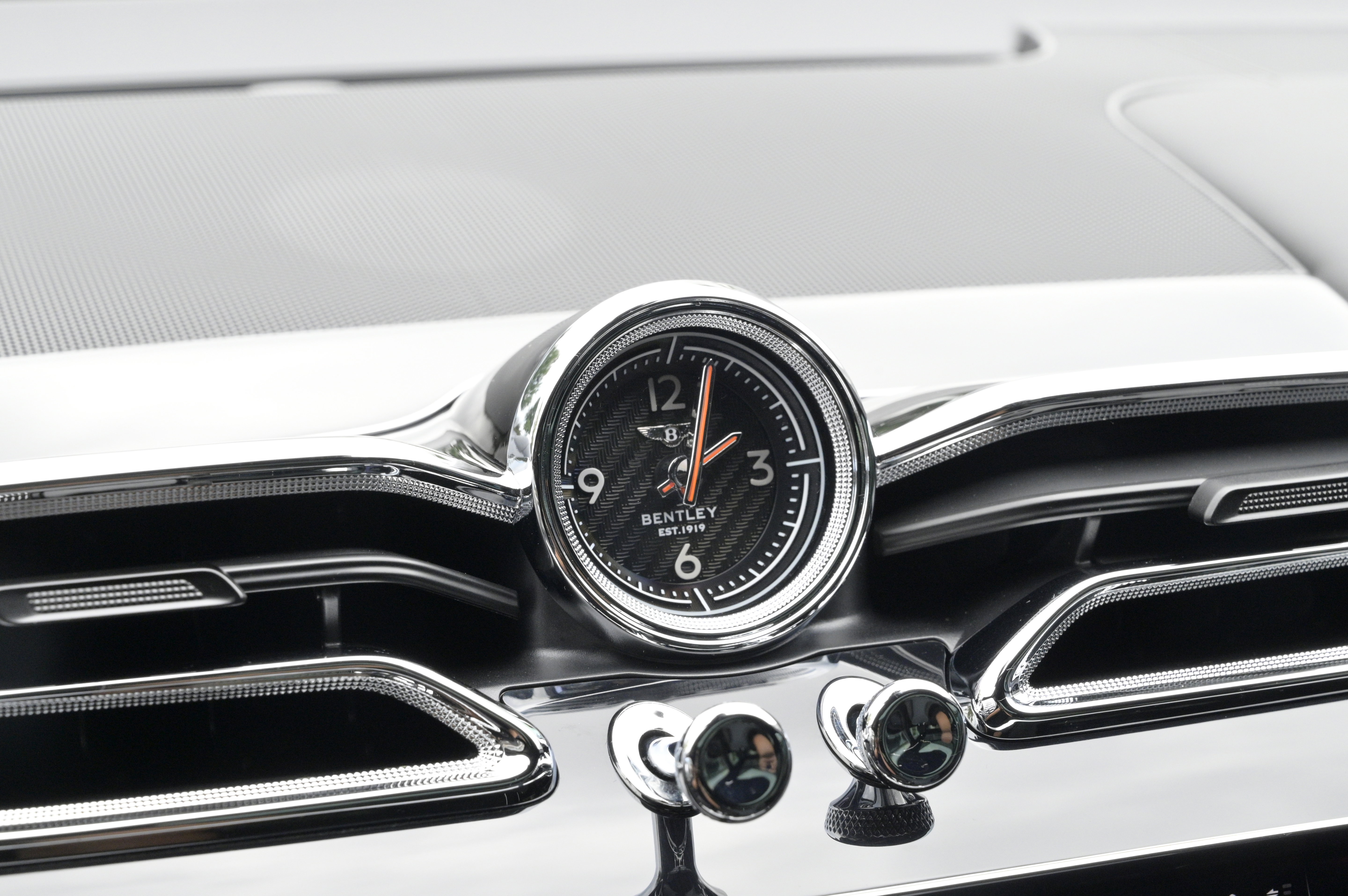 Used 2021 Bentley Bentayga image 28